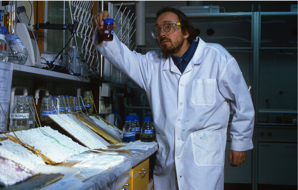 Antero Kare Kemiran laboratoriossa