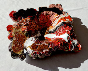 Antero Kare Mallasrinne 2026 keramiikkaveistos